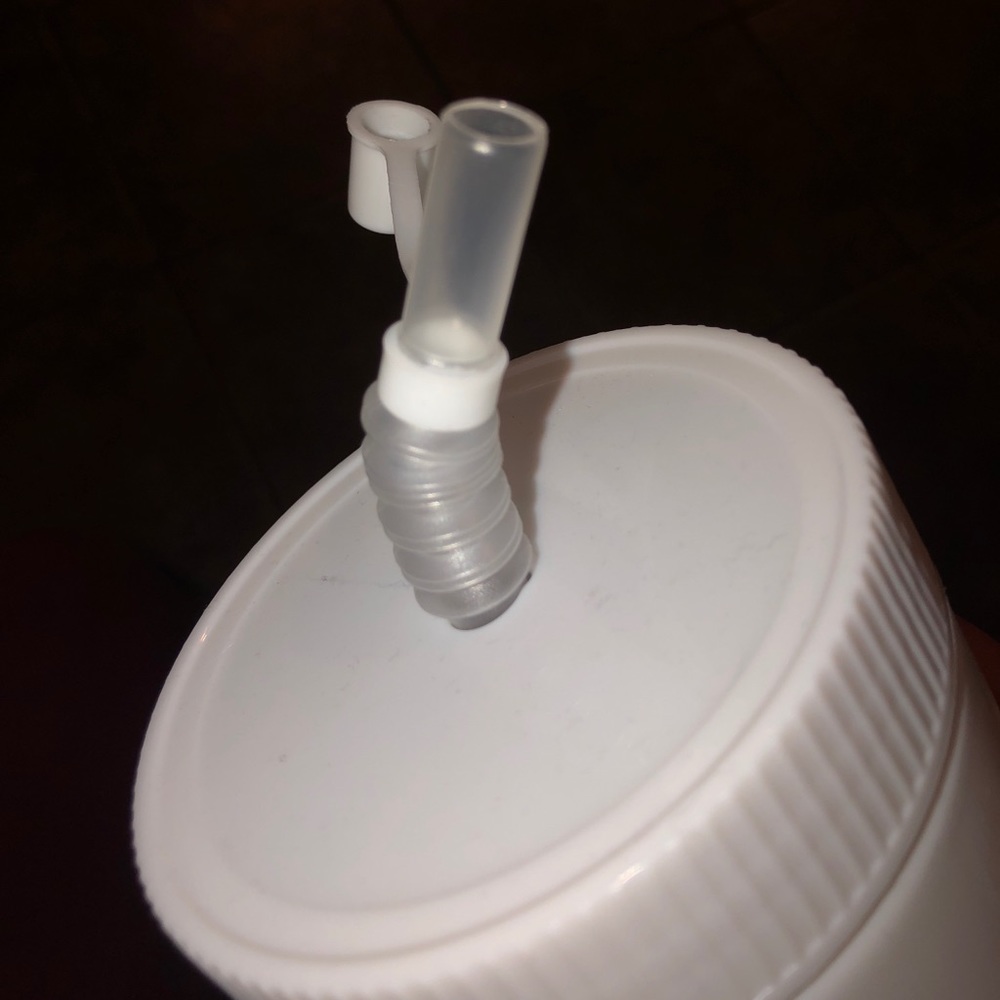 Pink water bottle - Picture 3 of 4